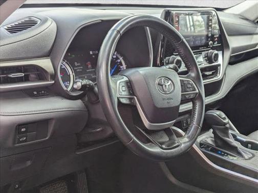 2022 Toyota Highlander Hybrid XLE