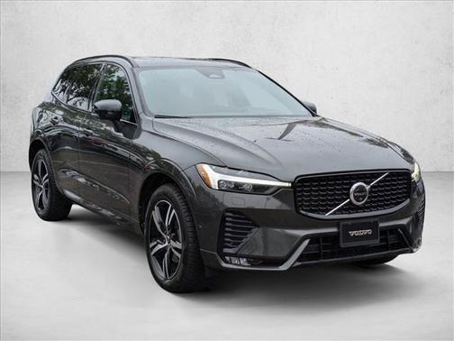 2022 Volvo XC60 B5 R-Design