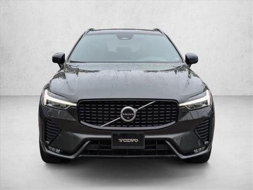 2022 Volvo XC60 B5 R-Design