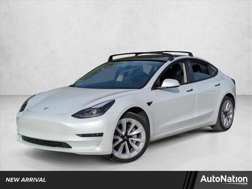 Pearl White Multi-Coat 2022 Tesla Model 3 Standard Range