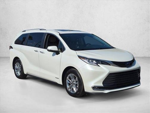 Blizzard Pearl 2021 Toyota Sienna Limited 7-Passenger