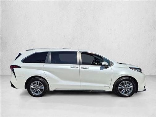 Blizzard Pearl 2021 Toyota Sienna Limited 7-Passenger
