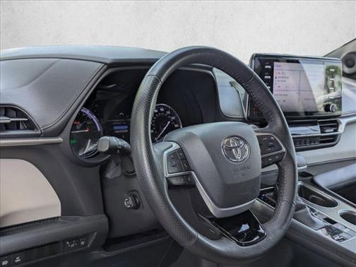 Blizzard Pearl 2021 Toyota Sienna Limited 7-Passenger