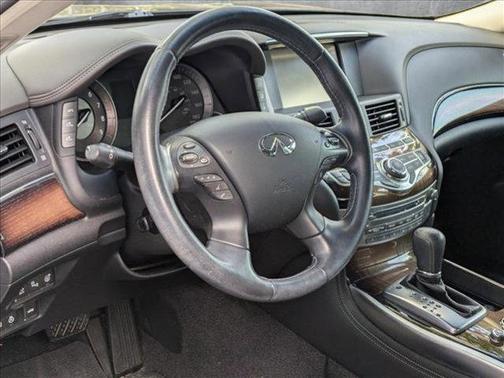 2015 INFINITI Q70L 5.6X
