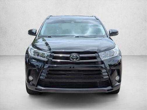 Midnight Black Metallic 2017 Toyota Highlander SE