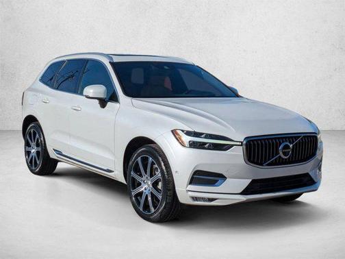 Crystal White Metallic 2021 Volvo XC60 T5 Inscription