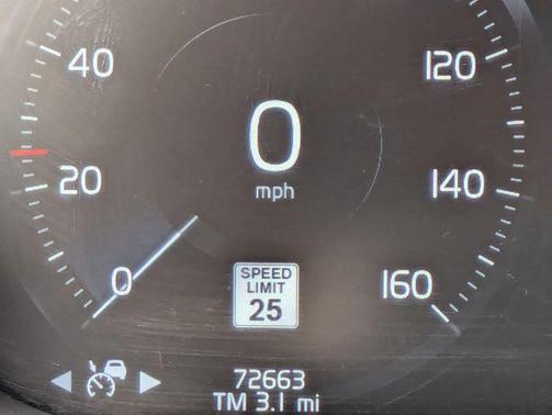 Crystal White Metallic 2021 Volvo XC60 T5 Inscription