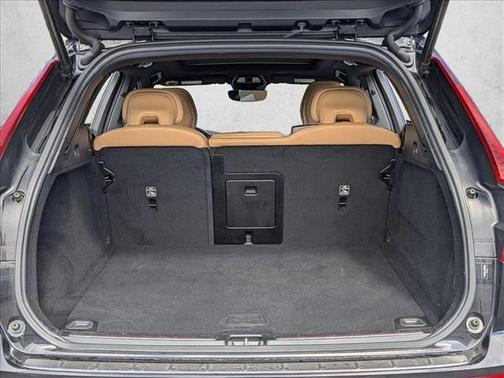 Onyx Black Metallic 2022 Volvo XC60 B6 Inscription
