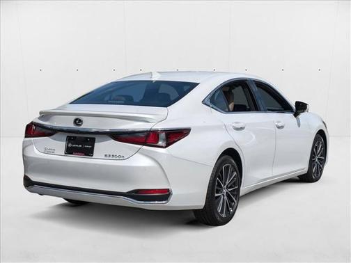 2025 Lexus ES 300h Base
