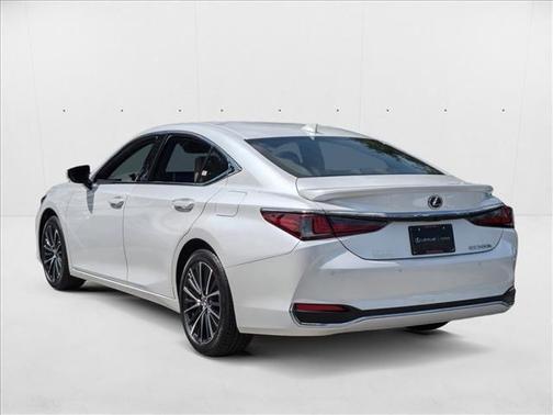 2025 Lexus ES 300h Base