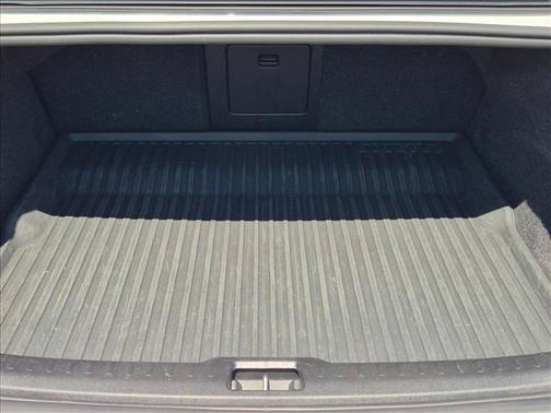 Crystal White Metallic 2022 Volvo S60 T5