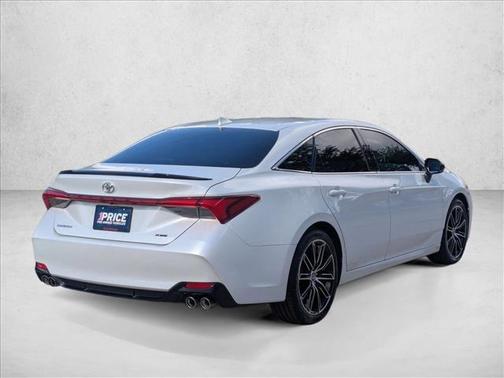 Wind Chill Pearl 2019 Toyota Avalon XSE