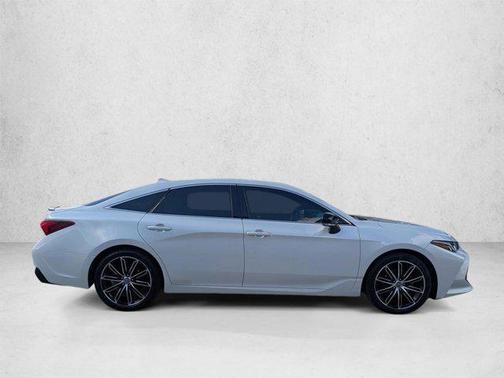 Wind Chill Pearl 2019 Toyota Avalon XSE