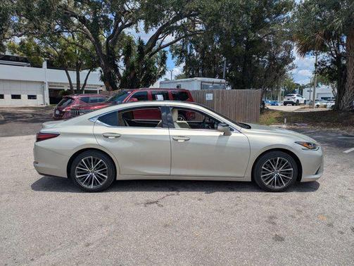 2022 Lexus ES 350 Base