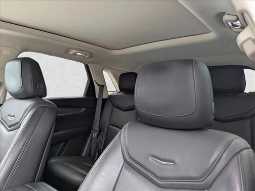 Crystal White Tricoat 2019 Cadillac XT5 Luxury