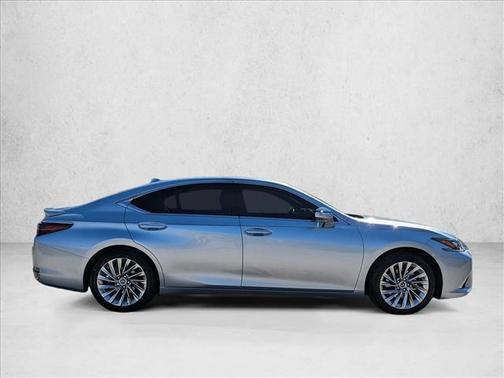 Iridium 2023 Lexus ES 300h Ultra Luxury