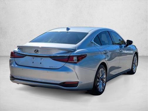 Iridium 2023 Lexus ES 300h Ultra Luxury