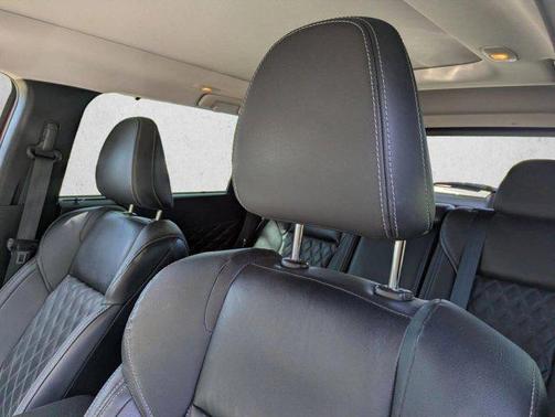 Red Diamond 2023 Mitsubishi Outlander SEL 2.5 2WD