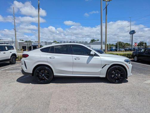 Mineral White Metallic 2021 BMW X6 xDrive40i