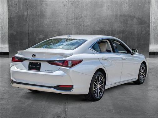 2025 Lexus ES 300h Base