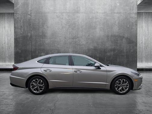 2022 Hyundai SONATA SEL