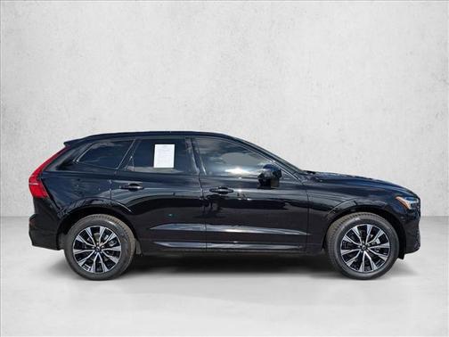 Onyx Black Metallic 2024 Volvo XC60 B5 Plus Dark Theme