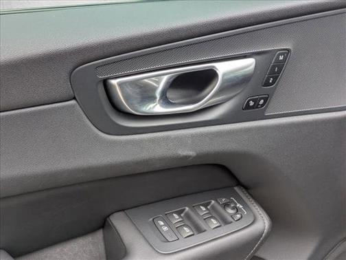 Onyx Black Metallic 2024 Volvo XC60 B5 Plus Dark Theme