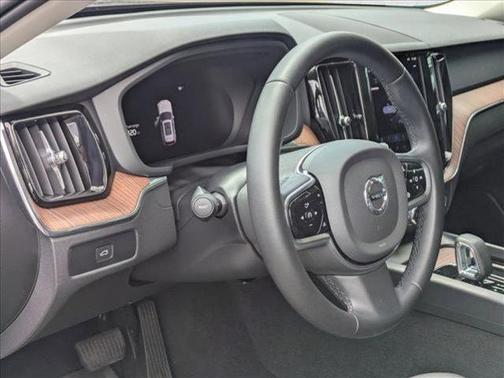 Onyx Black Metallic 2024 Volvo XC60 B5 Plus Dark Theme