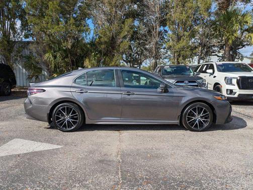 2024 Toyota Camry Hybrid SE