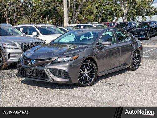 2024 Toyota Camry Hybrid SE