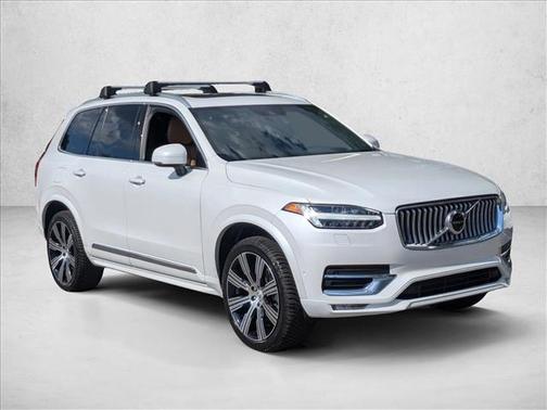 Crystal White Metallic 2022 Volvo XC90 T6 Inscription