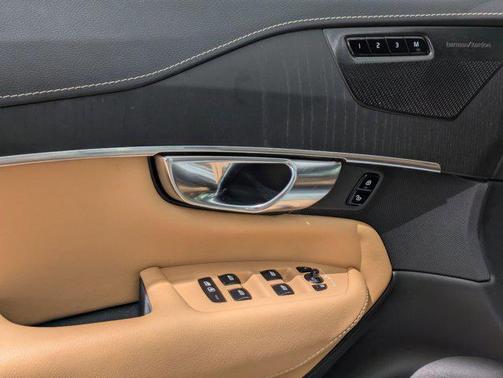 Crystal White Metallic 2022 Volvo XC90 T6 Inscription