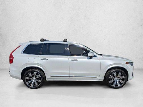 Crystal White Metallic 2022 Volvo XC90 T6 Inscription