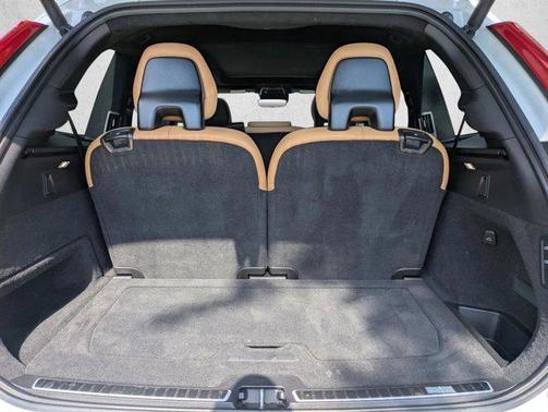 Crystal White Metallic 2022 Volvo XC90 T6 Inscription