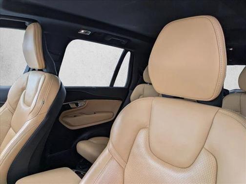 Crystal White Metallic 2022 Volvo XC90 T6 Inscription