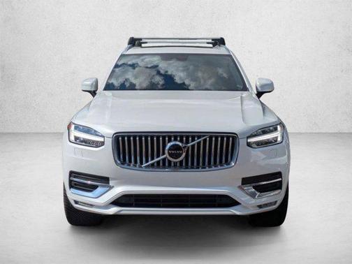 Crystal White Metallic 2022 Volvo XC90 T6 Inscription