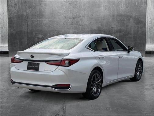 2025 Lexus ES 300h Luxury