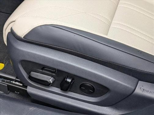 2025 Lexus ES 300h Luxury