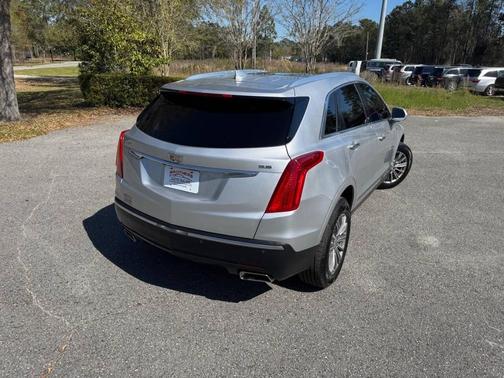 Radiant Silver Metallic 2017 Cadillac XT5 Luxury
