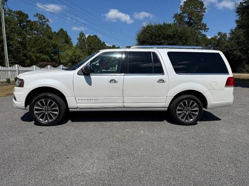 2017 Lincoln Navigator Select