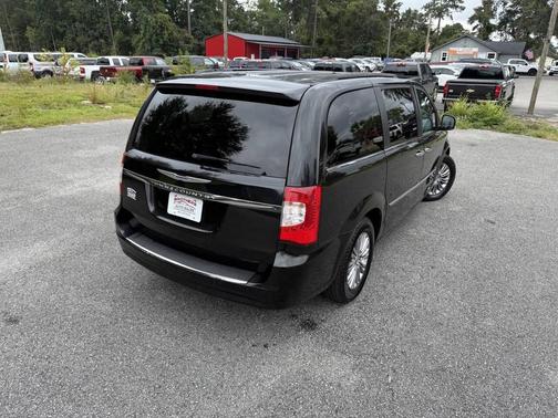 2015 Chrysler Town & Country Touring-L