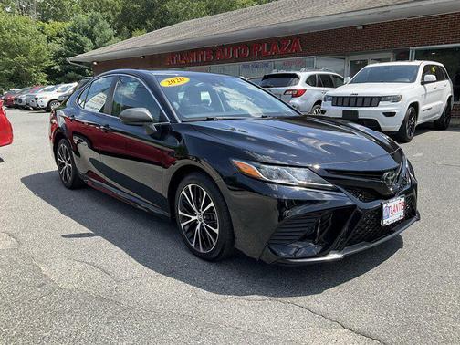 Midnight Black Metallic 2020 Toyota Camry SE