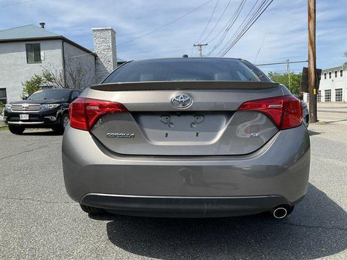 Falcon Gray Metallic 2018 Toyota Corolla SE