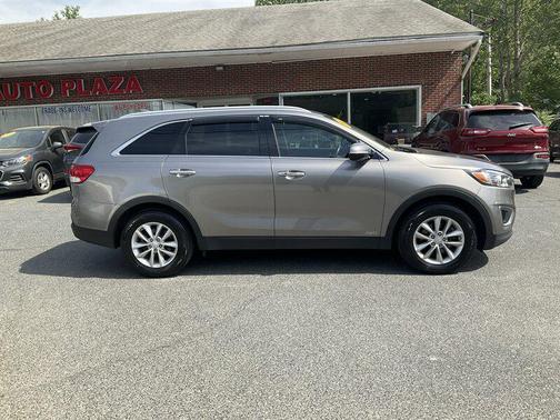 Titanium Silver 2017 Kia Sorento LX