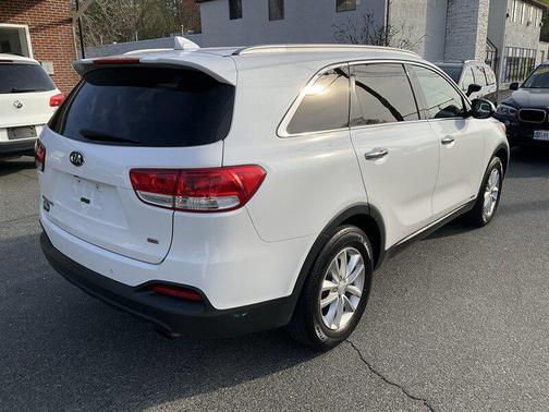 Snow White Pearl 2016 Kia Sorento LX
