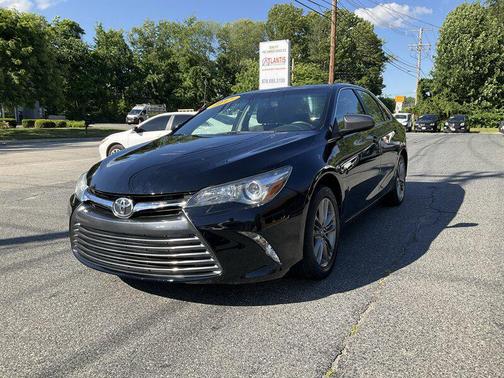 Midnight Black Metallic 2017 Toyota Camry SE