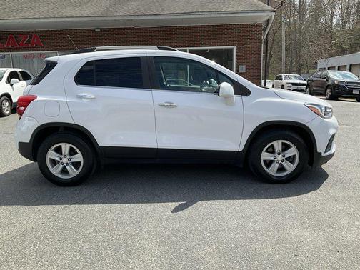 Summit White 2020 Chevrolet Trax LT