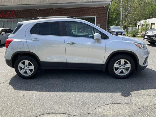 Silver Ice Metallic 2019 Chevrolet Trax LT