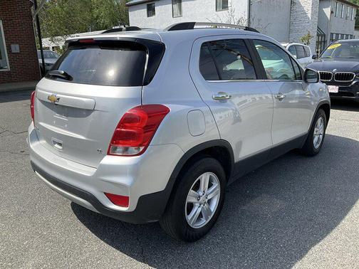 Silver Ice Metallic 2019 Chevrolet Trax LT