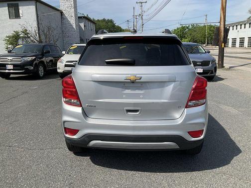 Silver Ice Metallic 2019 Chevrolet Trax LT
